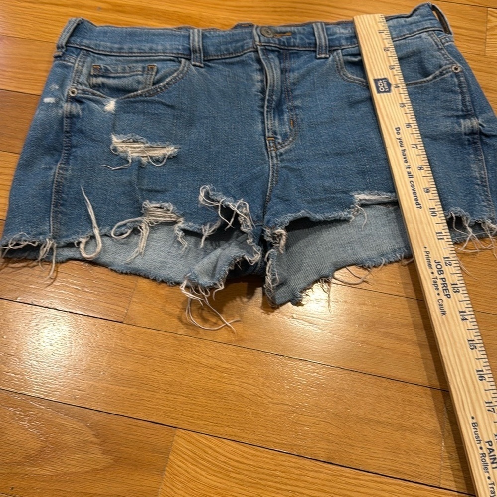 Old Navy Blue Distressed Jean Shorts with Frayed Hem - Picture 3 of 10